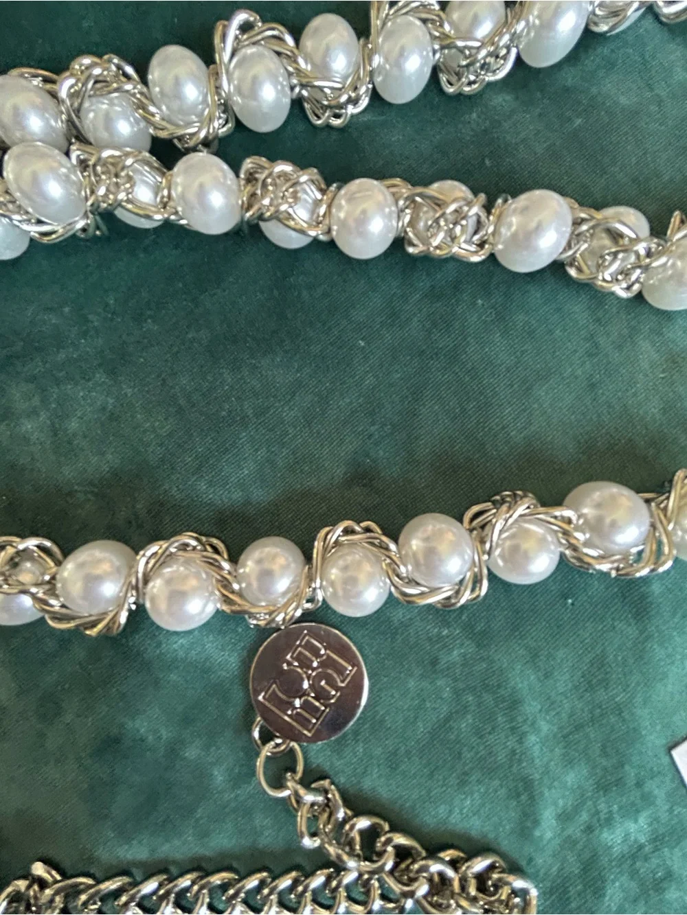 BCBG belt Pearl-Embellished Silver Chain Belt - Picture 5 of 5